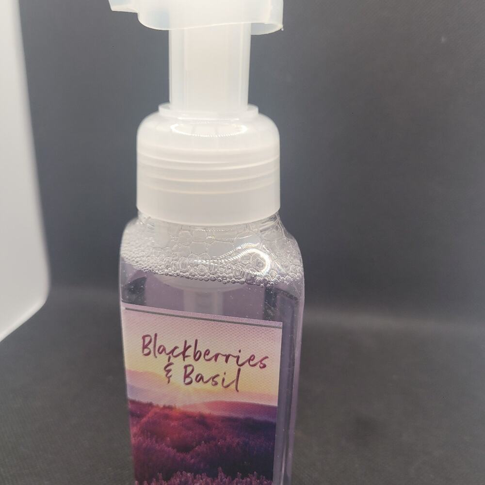 Bath & Body Works Blackberries & Basil Foaming Hand Soap 8.75 oz Like New
